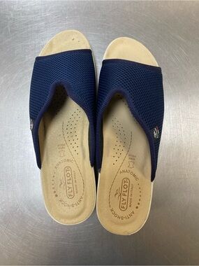 Women's Flyflot Navy Slide Sandals with Cushioned Anatomical Footbed Size 9-9.5
